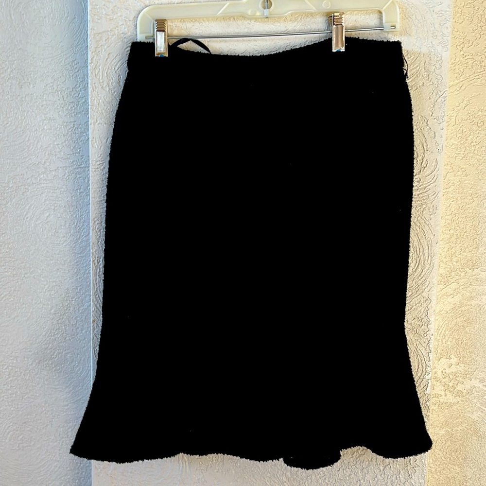 I.N.C women’s skirt. Adorable hem, wool, nylon acrylic and nylon.